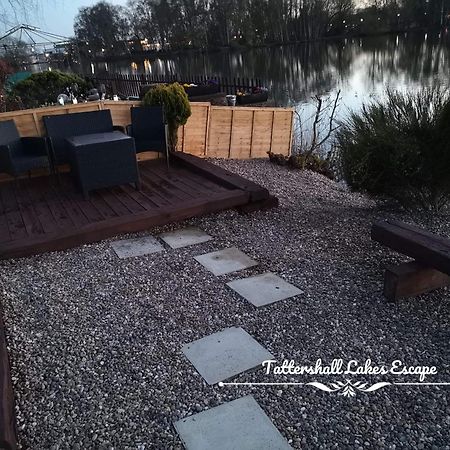Meridian Tattershall Lakes Escape - Lakeside Lodge Caravan With A Fishing Peg Luxury Hot Tub Экстерьер фото