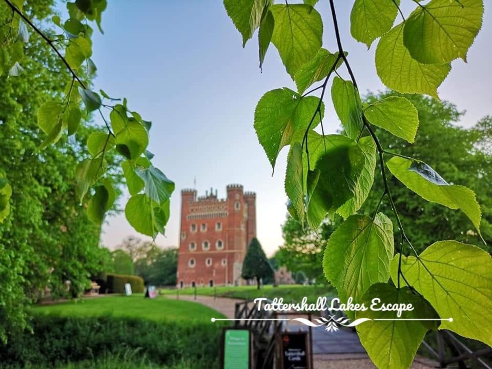Meridian Tattershall Lakes Escape - Lakeside Lodge Caravan With A Fishing Peg Luxury Hot Tub Экстерьер фото
