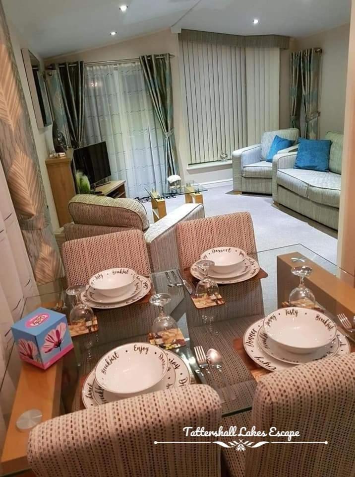 Meridian Tattershall Lakes Escape - Lakeside Lodge Caravan With A Fishing Peg Luxury Hot Tub Экстерьер фото