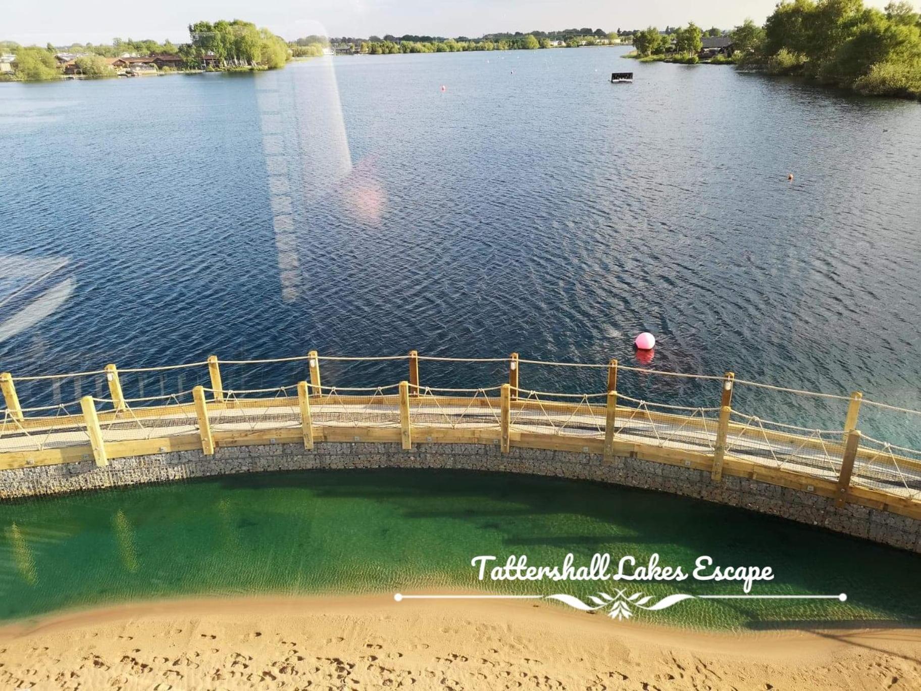 Meridian Tattershall Lakes Escape - Lakeside Lodge Caravan With A Fishing Peg Luxury Hot Tub Экстерьер фото