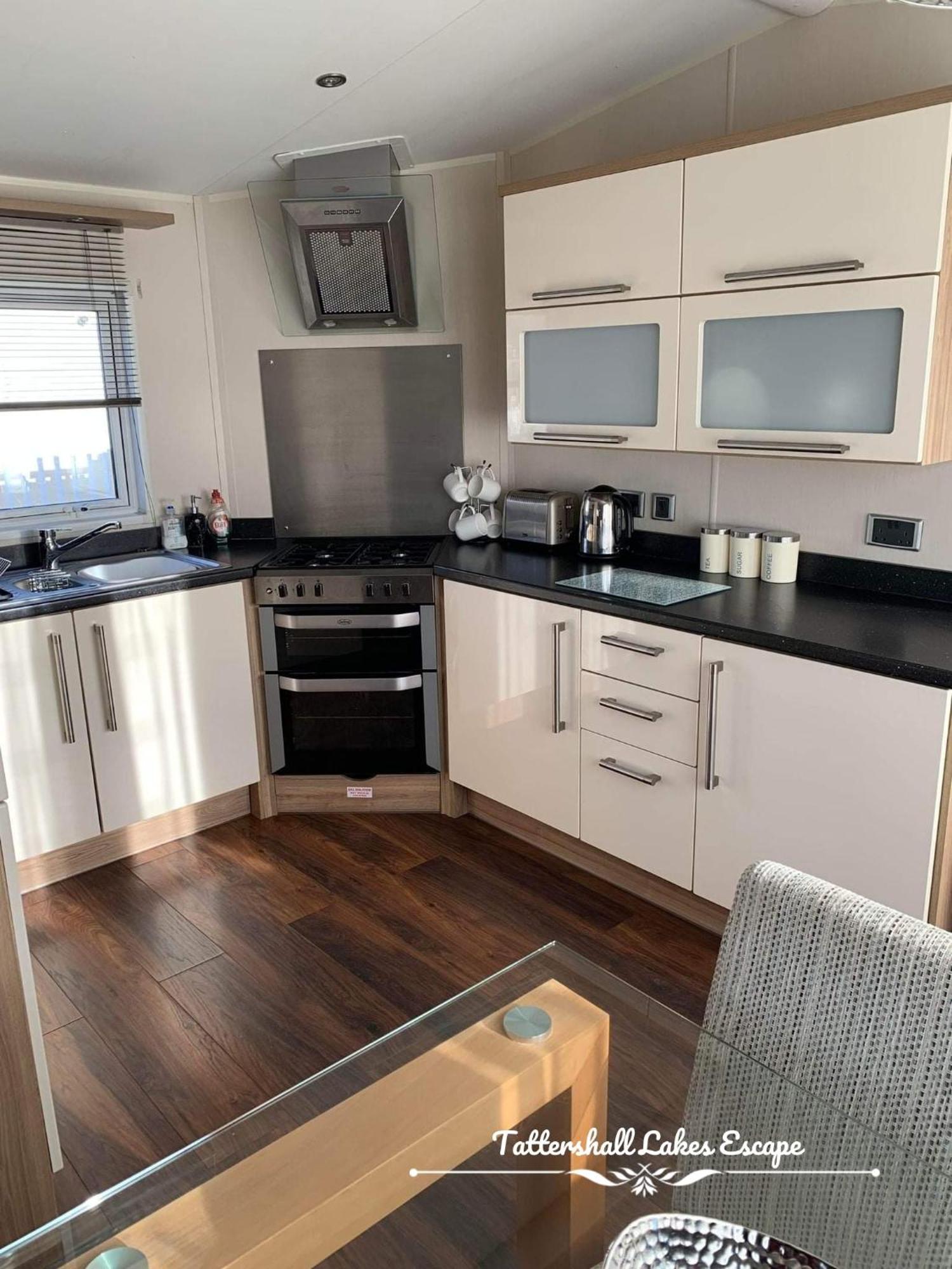Meridian Tattershall Lakes Escape - Lakeside Lodge Caravan With A Fishing Peg Luxury Hot Tub Экстерьер фото