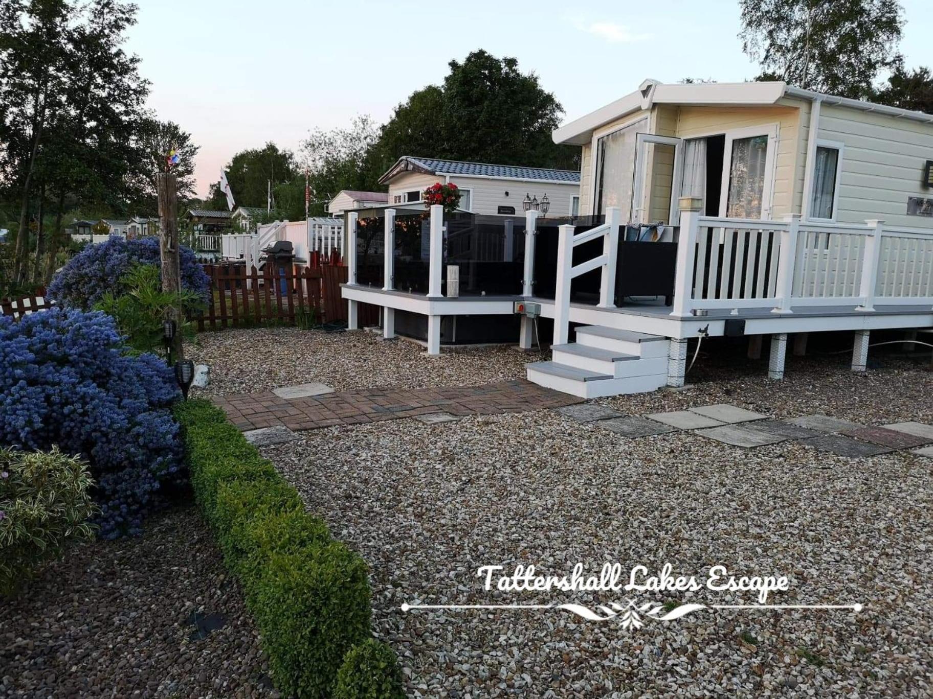 Meridian Tattershall Lakes Escape - Lakeside Lodge Caravan With A Fishing Peg Luxury Hot Tub Экстерьер фото